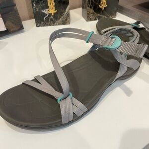 Teva Women's Sandals Size 10 Comfortable and Stylish Slides Party Wear Shoes